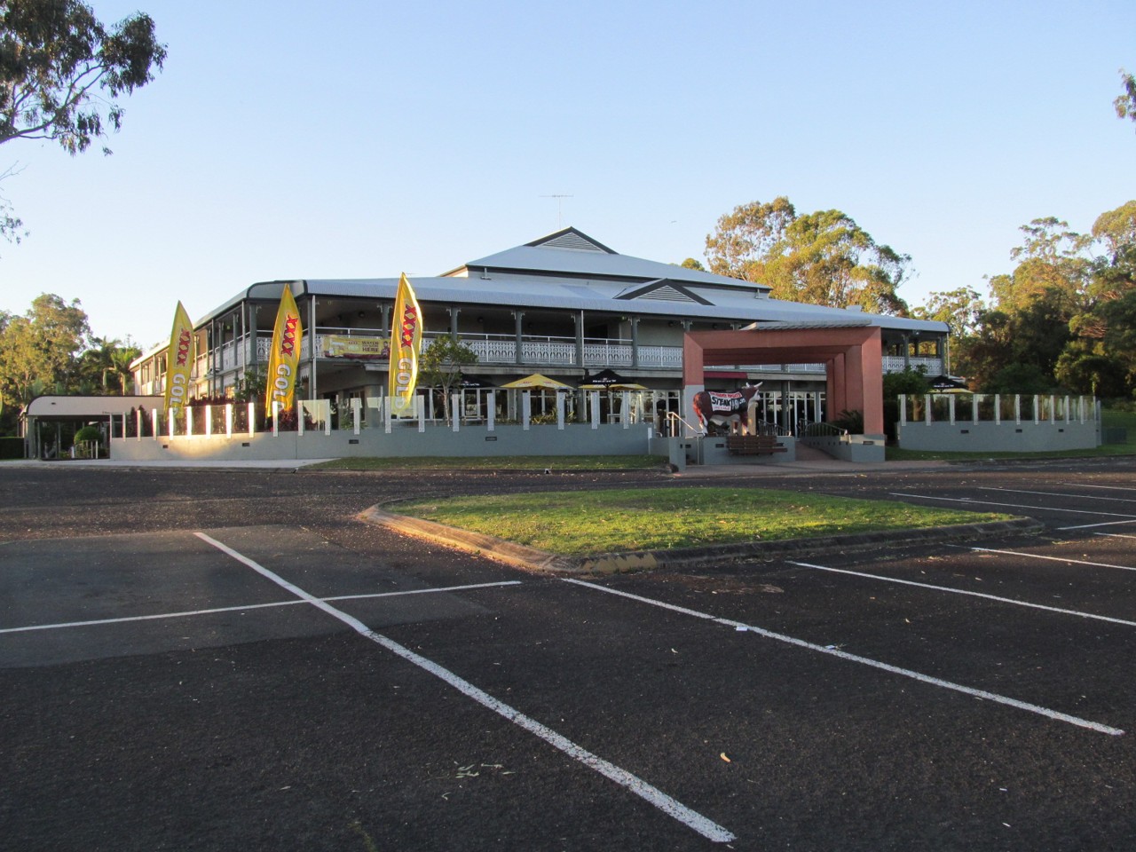 Alexandra Hills, QLD, Clubhouse with large veranda and car park