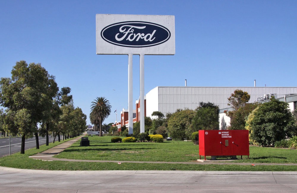 Norlane, VIC, Ford factory sign near a grassy area